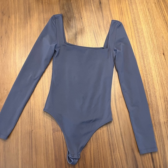 Aritzia Babaton Contour Square Neck Contour Bodysuit - Picture 2 of 3